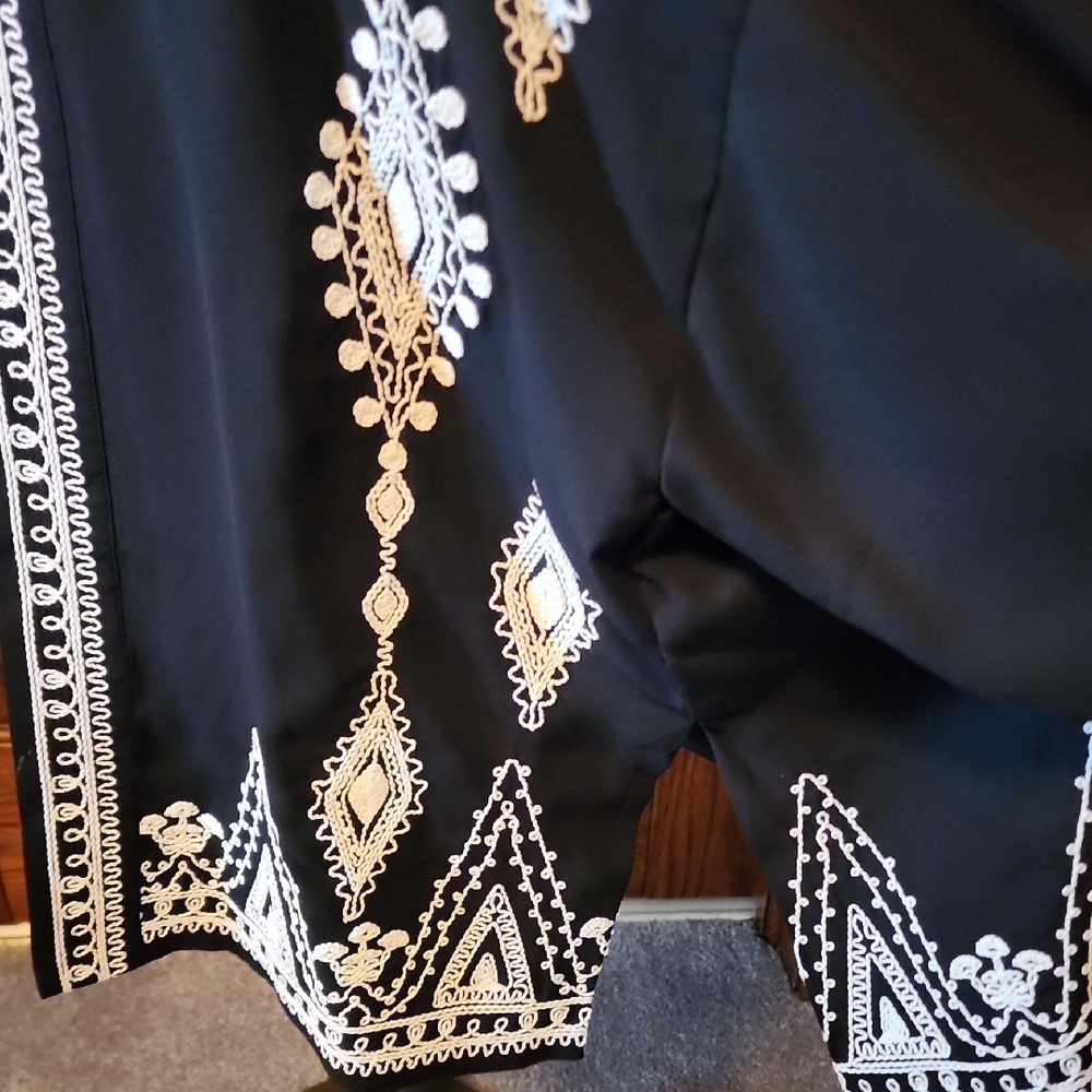 Chico's Black and White Embroidered Blazer with Geometric Patterns - Picture 4 of 4